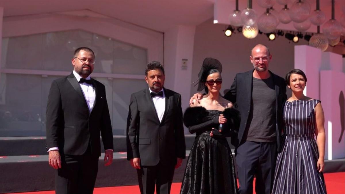 documentarul despre colectiv premiera la venetia