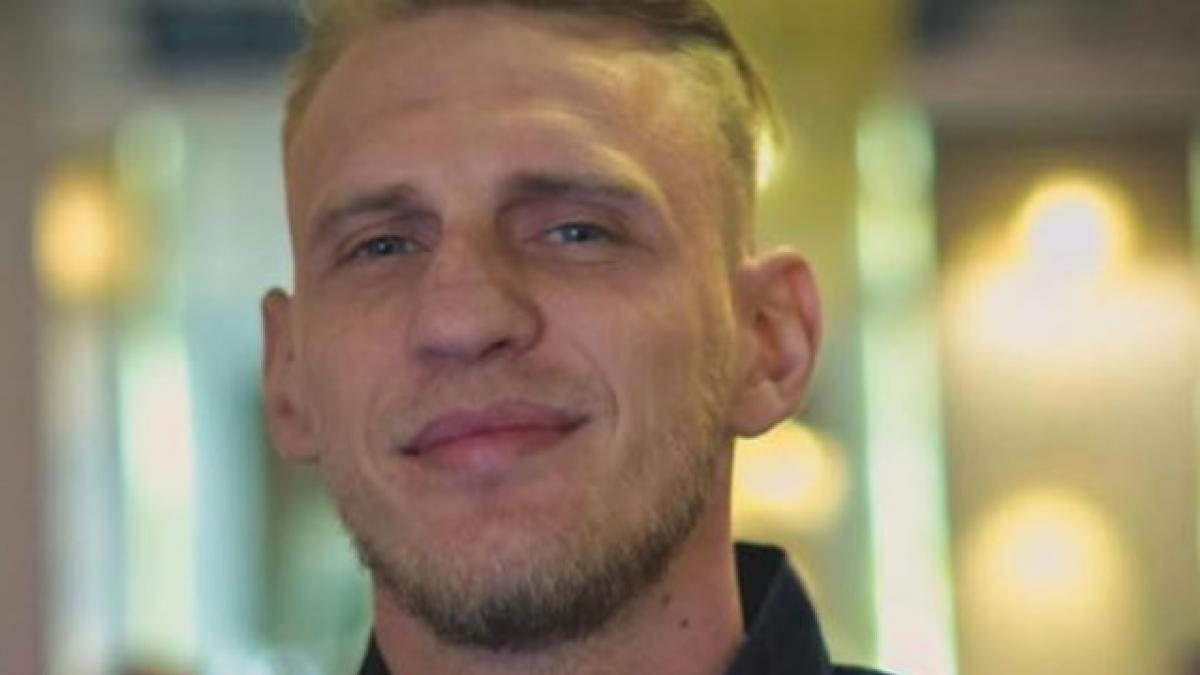 a murit iubitul cantaretei oana radu tanarul a fost incendiat cu benzina in scara blocului in urma