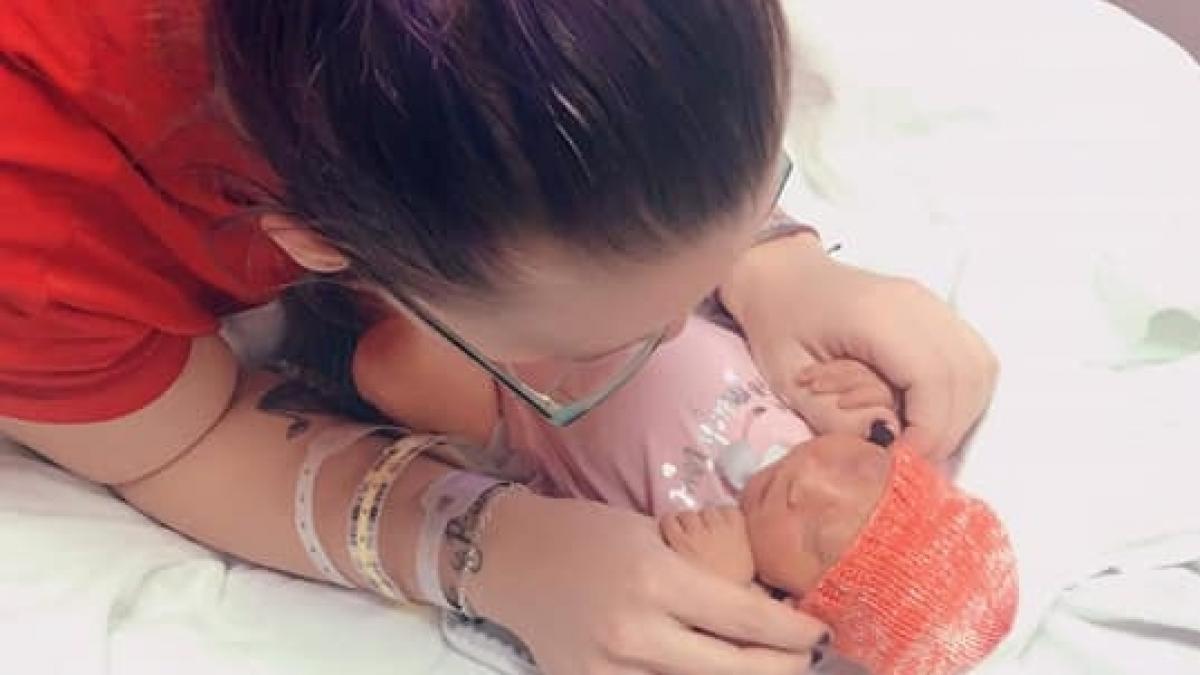 i s a spus ca fiica sa nenascuta are o boala care ii va aduce sfarsitul dupa nastere dar mama a