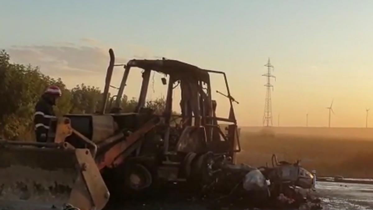imagini infioratoare de la locul impactului dintre motocicleta si buldoexcavator pe dn2a doi
