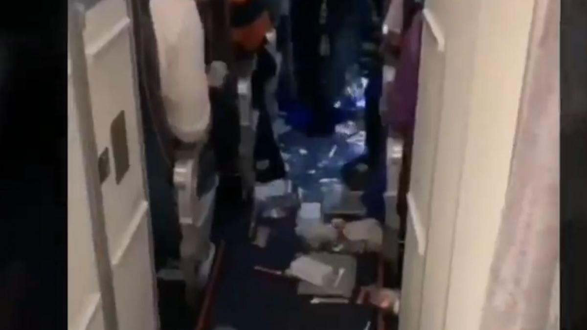 panica in aer pasageri raniti grav in timpul unei turbulente violente