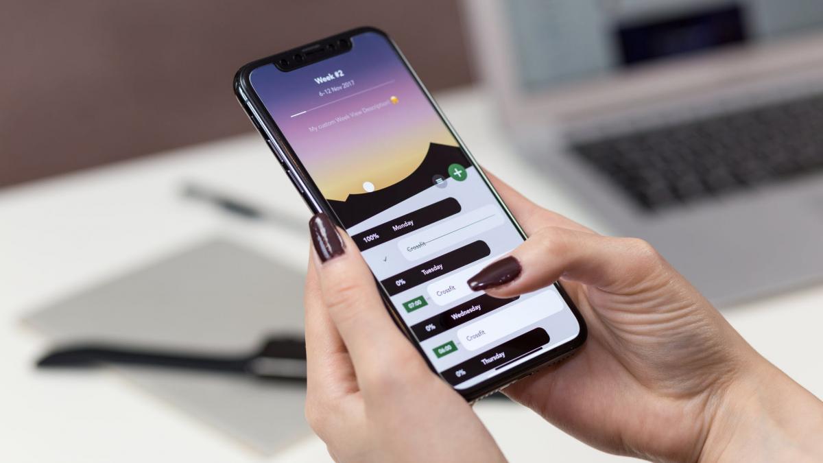 mama si a luat telefonul si a inceput sa l filmeze pe liviu apoi i a soptit ceva cand privitorii au