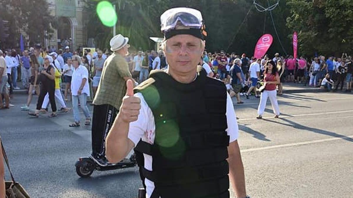 scandal in fata sediului psd protestatarul ceausescu ridicat de politie video