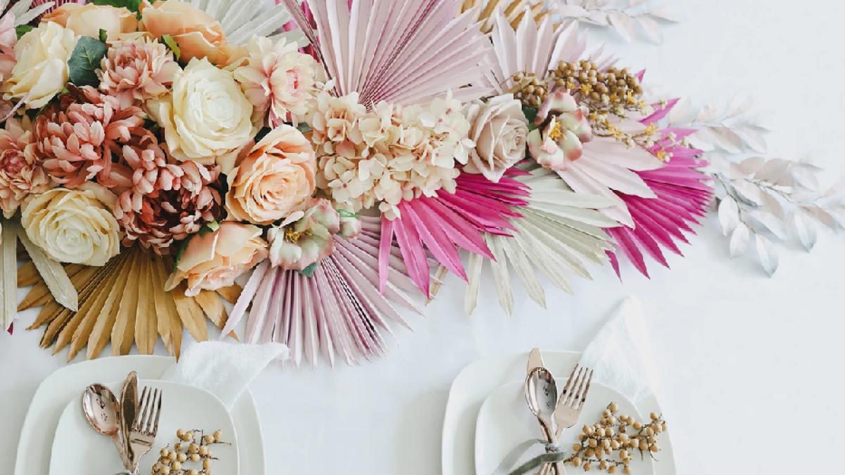 visezi la o nunta de basm alege un decor cu flori de plastic si vei da viata povestii tale de