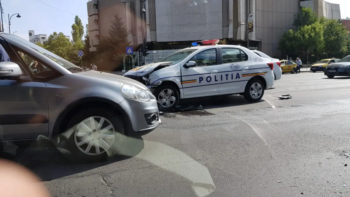 accident in centrul capitalei un agent de politie a fost implicat