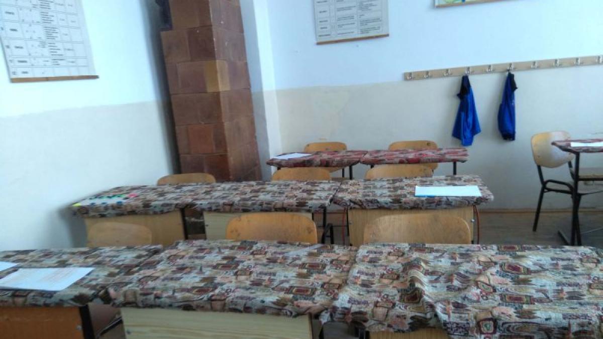 conditii de neimaginat in care sunt nevoiti sa invete elevii unei scoli din romania parintii au
