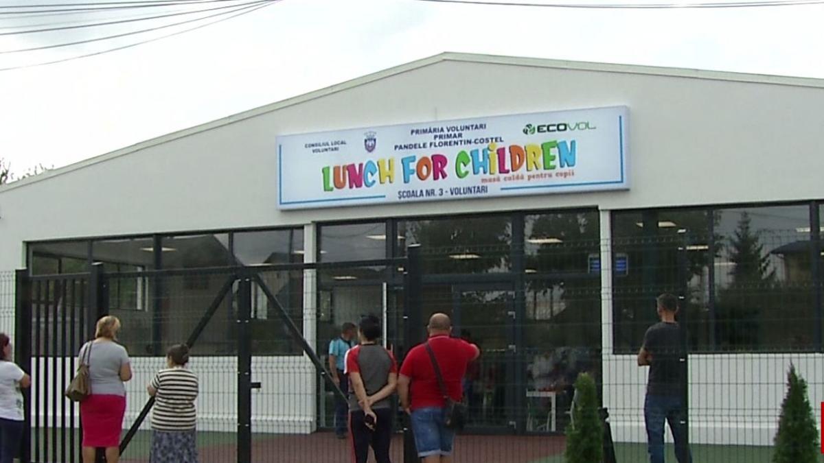 initiativa primariei din voluntari o masa calda pentru mii de copii