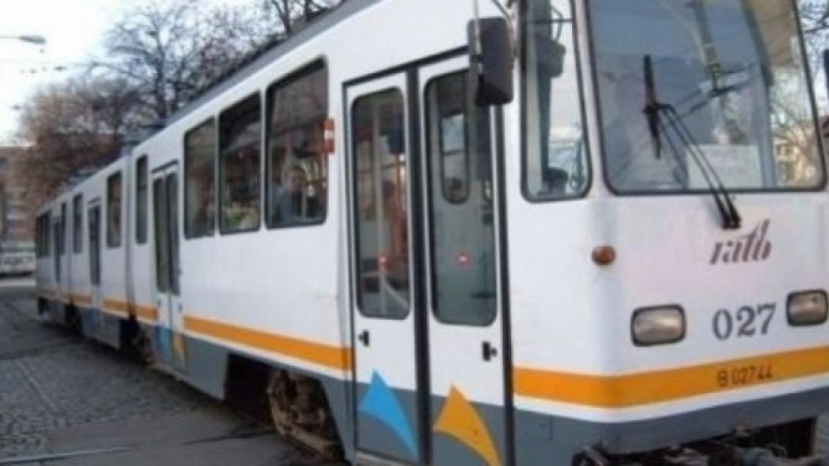 irina era in tramvaiul 21 cand a auzit o voce masculina vorbind langa ea cand s a uitat cine era
