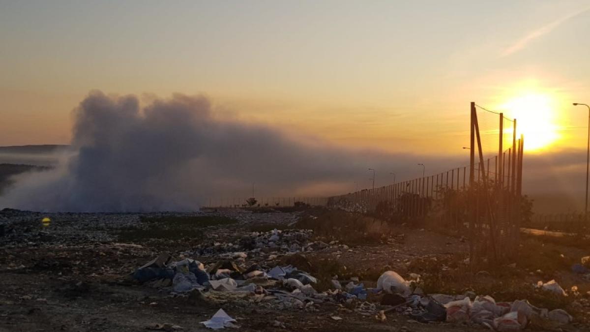 incendiu in botosani pompierii lupta de 15 ore cu flacarile fara succes