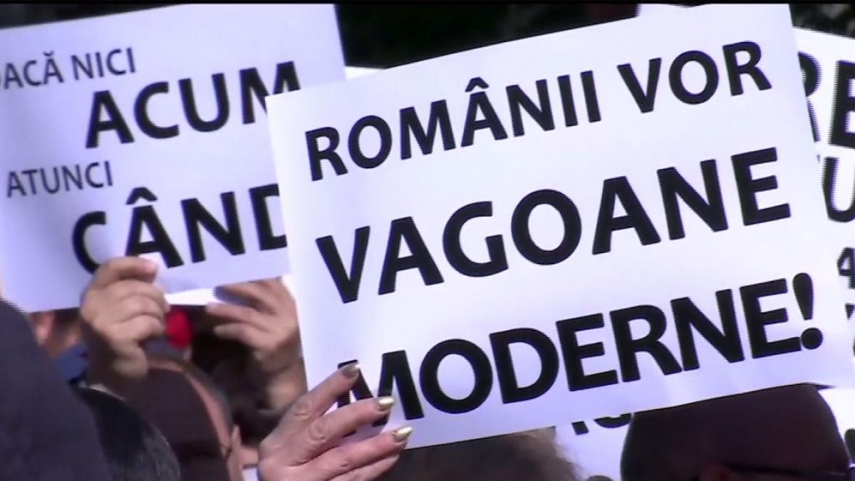 angajatii cfr protest la ministerul transporturilor ce vor sindicalistii