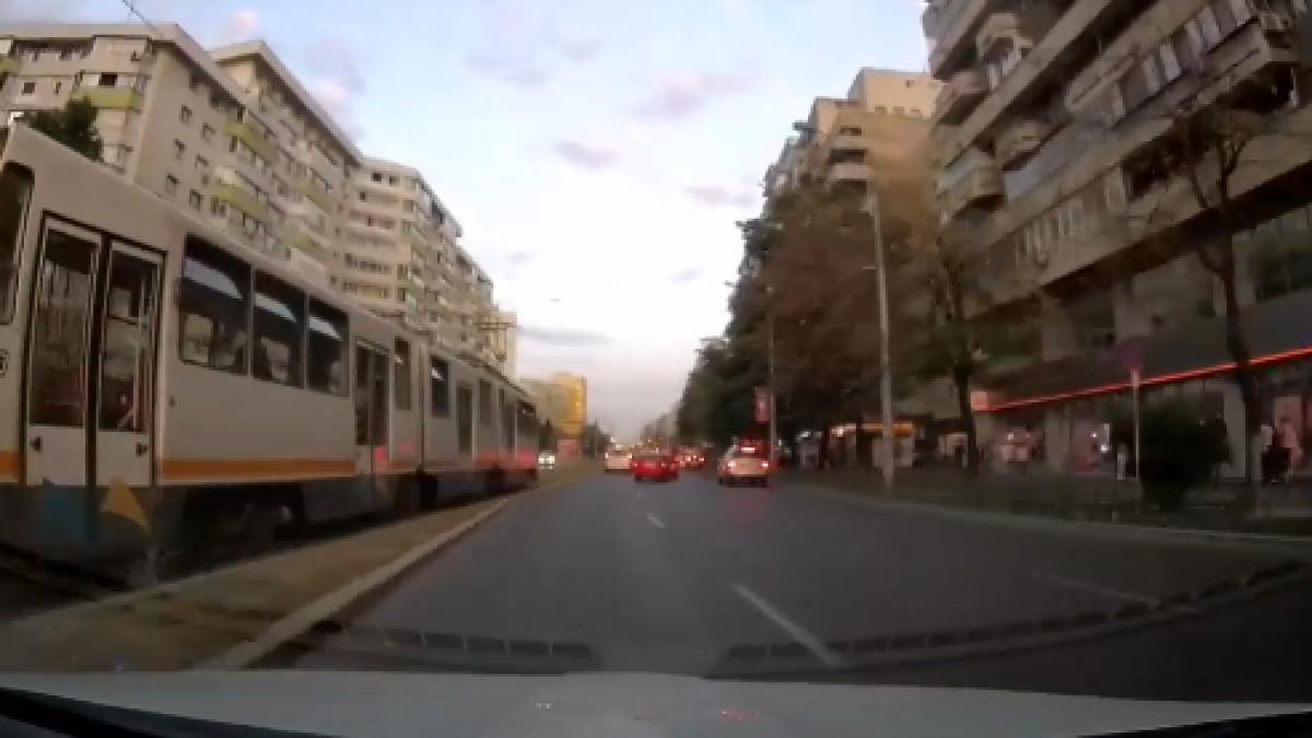 dan trecea pe langa un tramvai din bucuresti cand a zarit ceva naucitor in fata sa in trafic doar