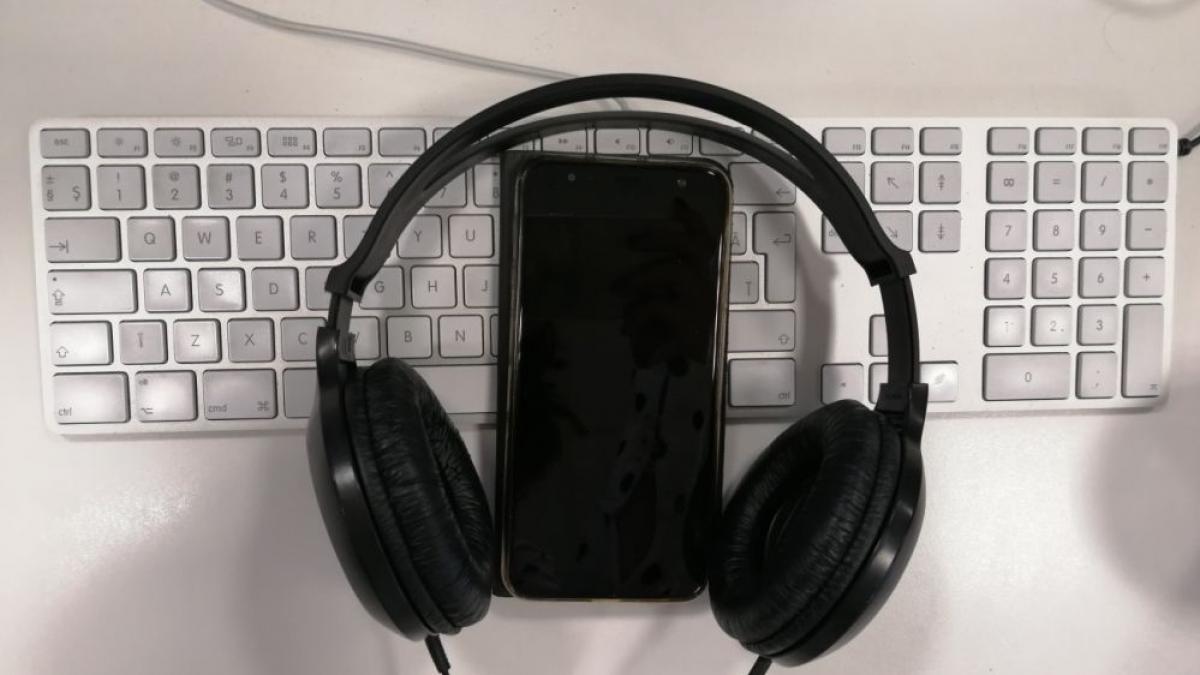 cum afli daca cineva te asculta prin telefon