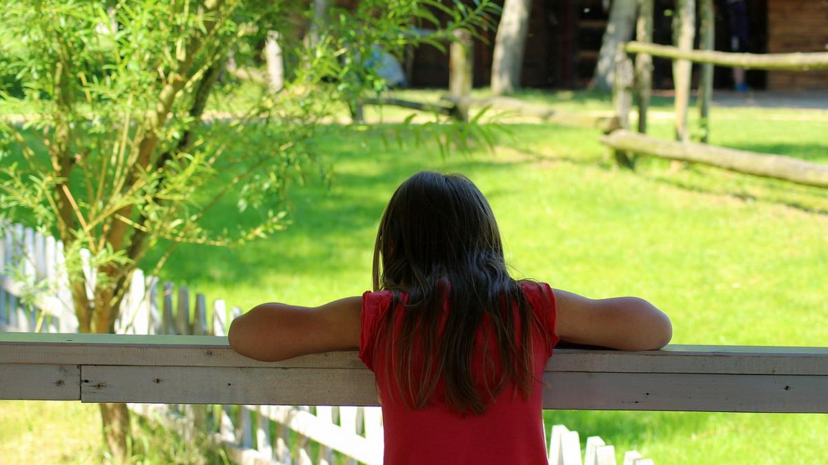 doua copile de 11 si 14 ani obligate sa isi vanda trupurile si sa cerseasca pe strazile din bacau