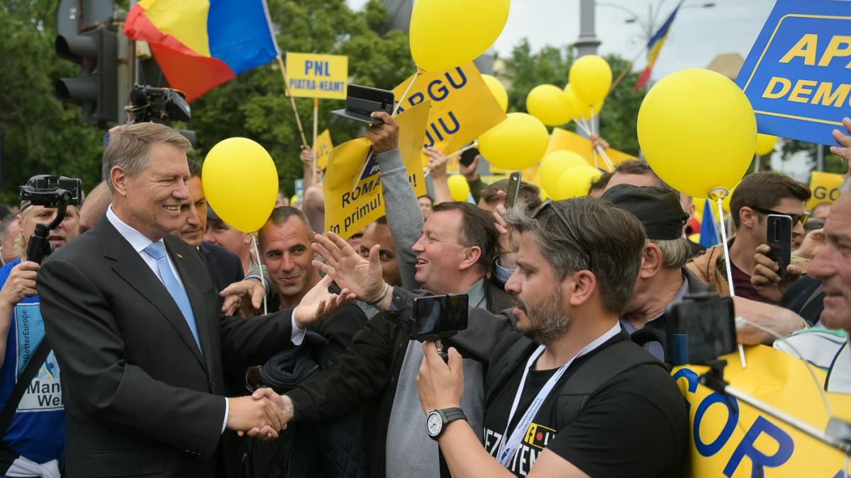 klaus iohannis raspuns prompt la atacul lui dan barna am fost un fel de pompier atomic am prevenit