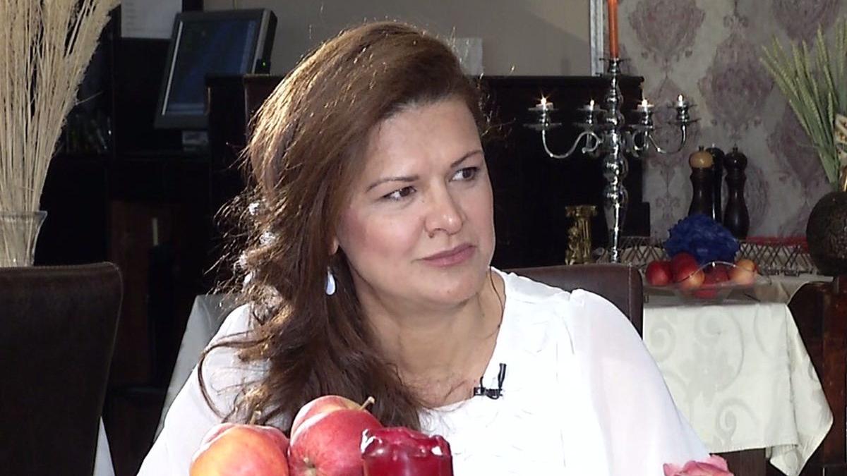 maria buza un spectacol al normalitatii