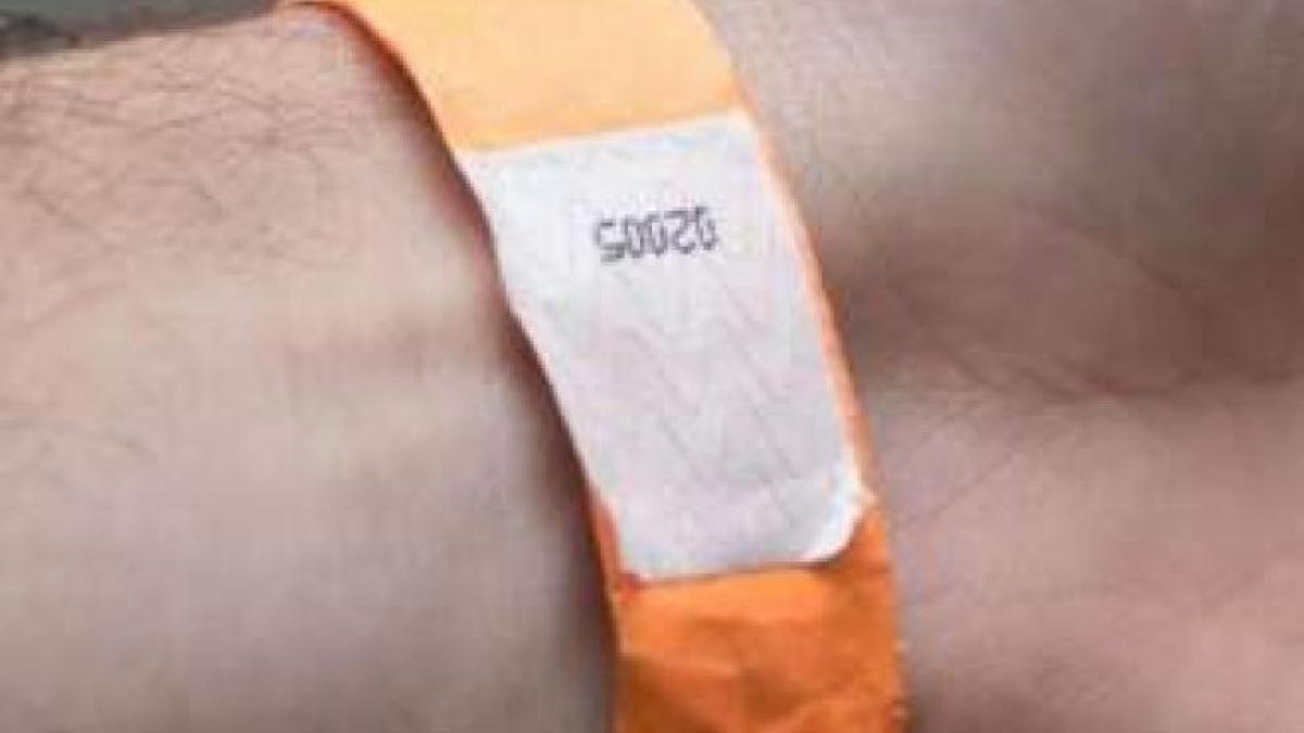 au purtat bratari portocalii din hartie si apoi au fost gasiti morti pe strada ce au descoperit