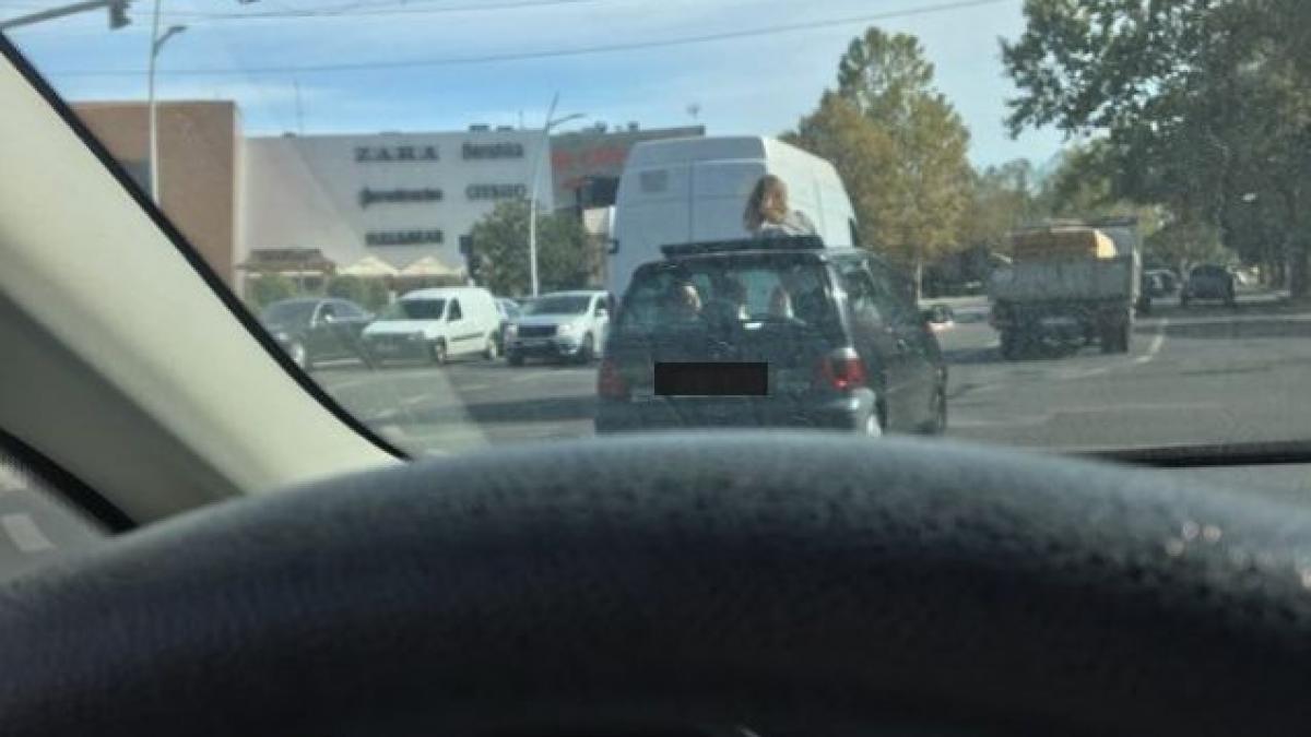 imagini socante surprinse in trafic pe o strada in constanta a iesit prin trapa masinii si a