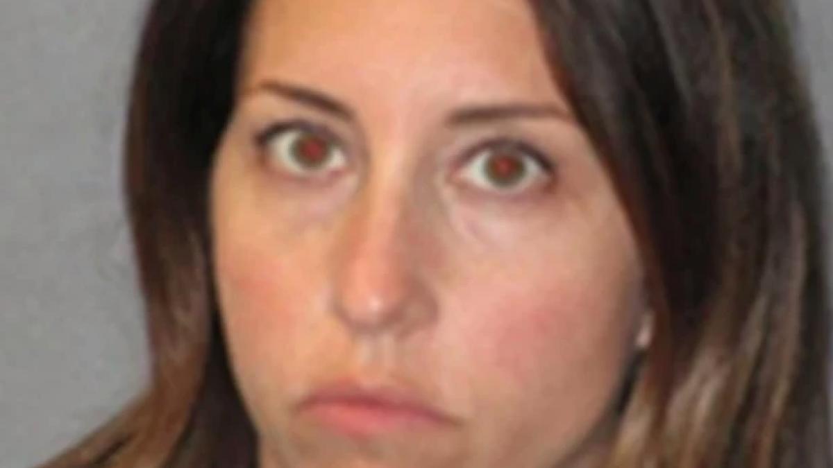 psihologul scolii a profitat de pozitia sa si a castigat increderea unui elev cateva zile mai