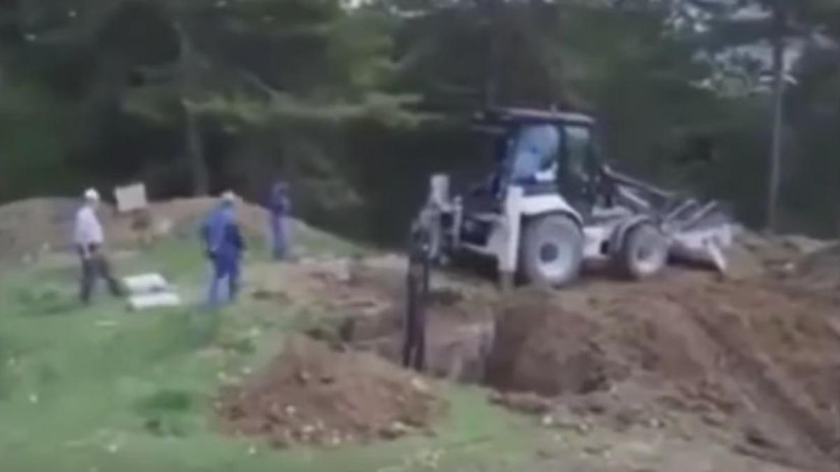 muncitorii sapau o groapa cand au inceput sa auda zgomote ciudate din pamant erau tot mai puternice