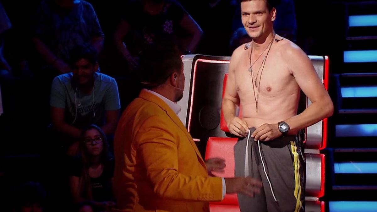 scandal cu tudor chirila dupa vocea romaniei s a dezbracat pe platoul de filmare