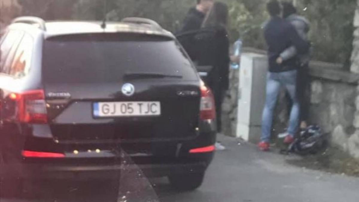 gest impresionant facut de cativa tineri din cluj dupa ce au vazut o tanara lesinata pe trotuar