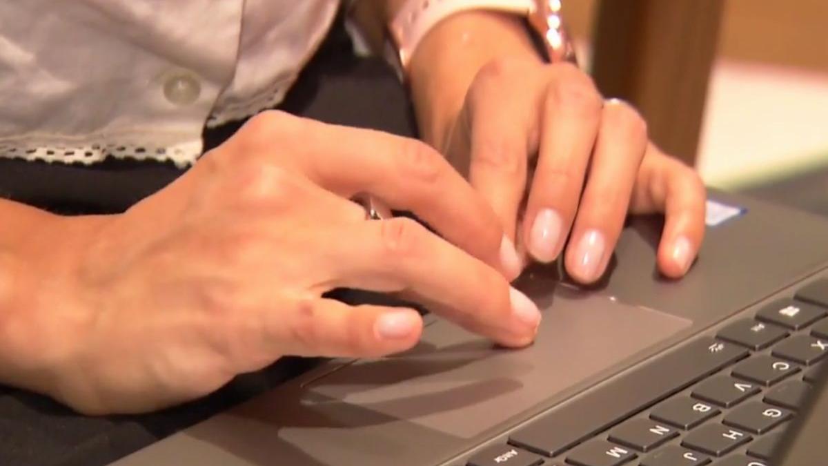 24 it laptopuri pentru cei care lucreaza din cafenele