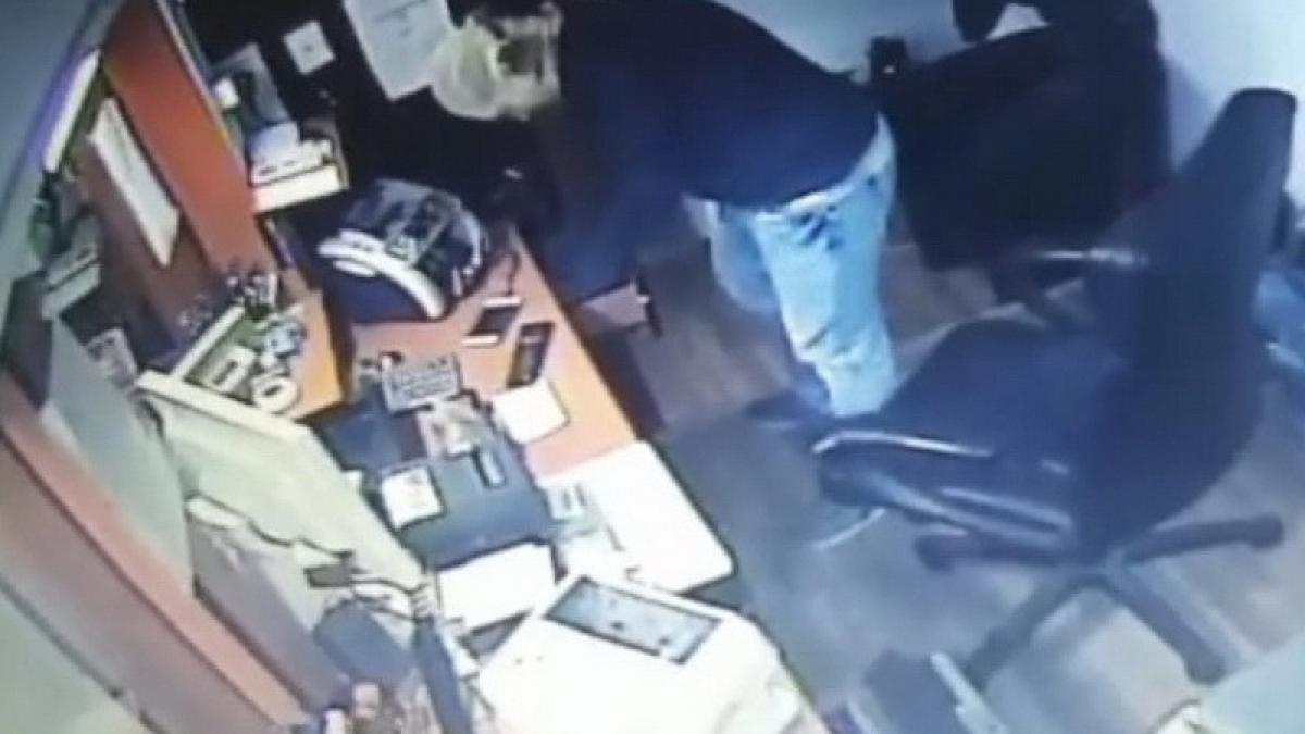 a jefuit o casa de schimb valutar din oradea dar a fost prins de angajatul firmei si de trecatori