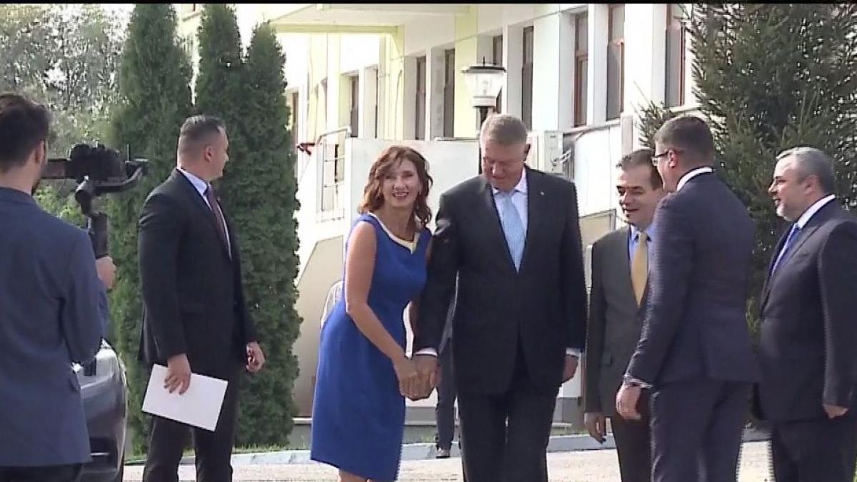 aparitie surprinzatoare a primei doamne ce rochie a ales sa imbrace la 11 grade celsius