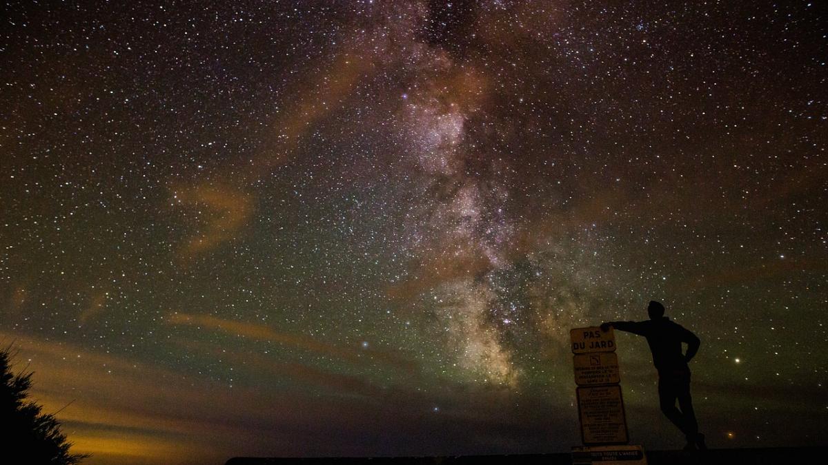 horoscop noiembrie 2019 scorpionii isi invigoreaza viata amoroasa varsatorii mizeaza pe bani