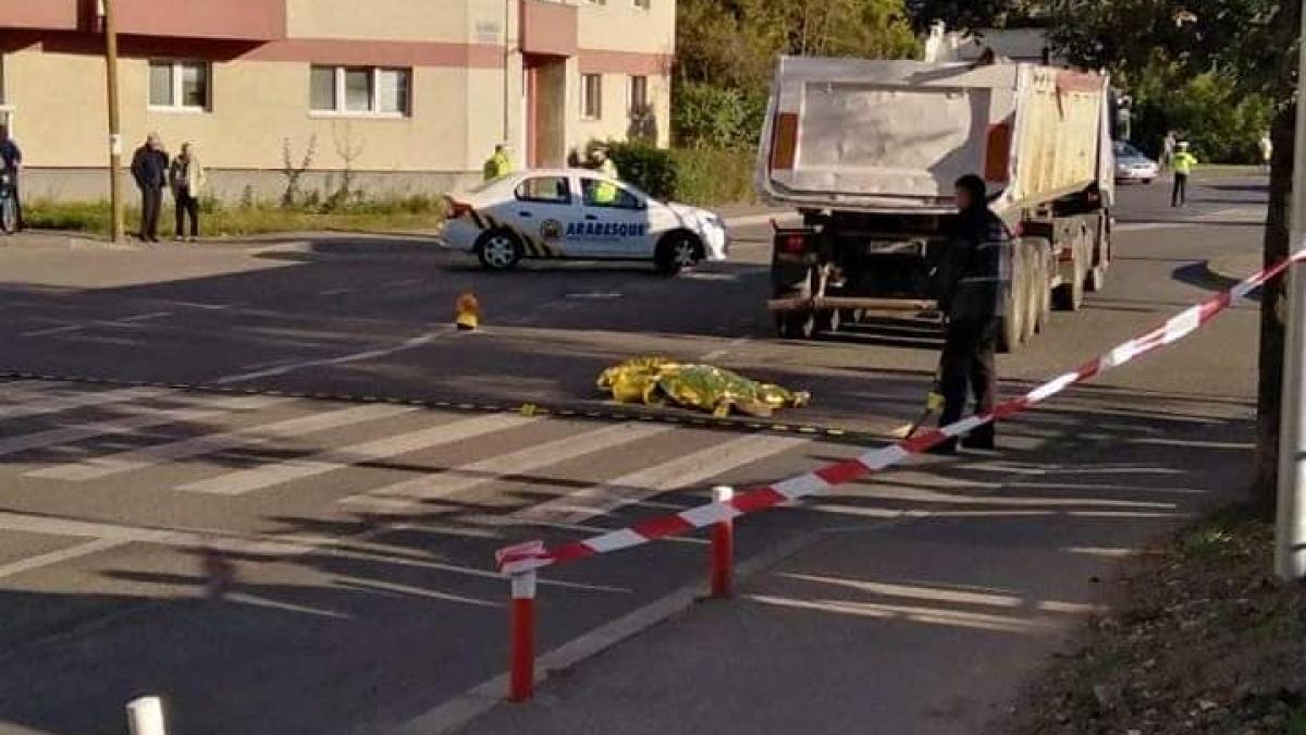 accident cumplit pe o trecere de pietoni in centrul clujului un tir a trecut cu rotile peste un om