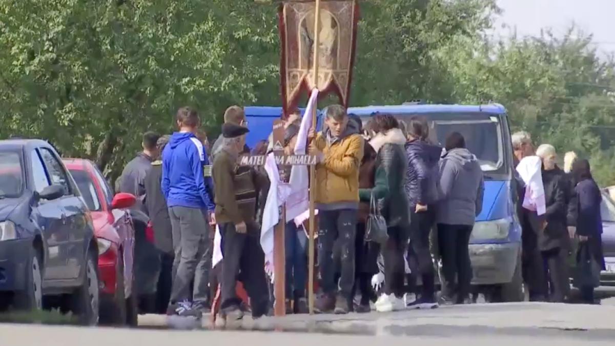 imagini cutremuratoare victimele accidentului cumplit din ialomita sunt inmormantate