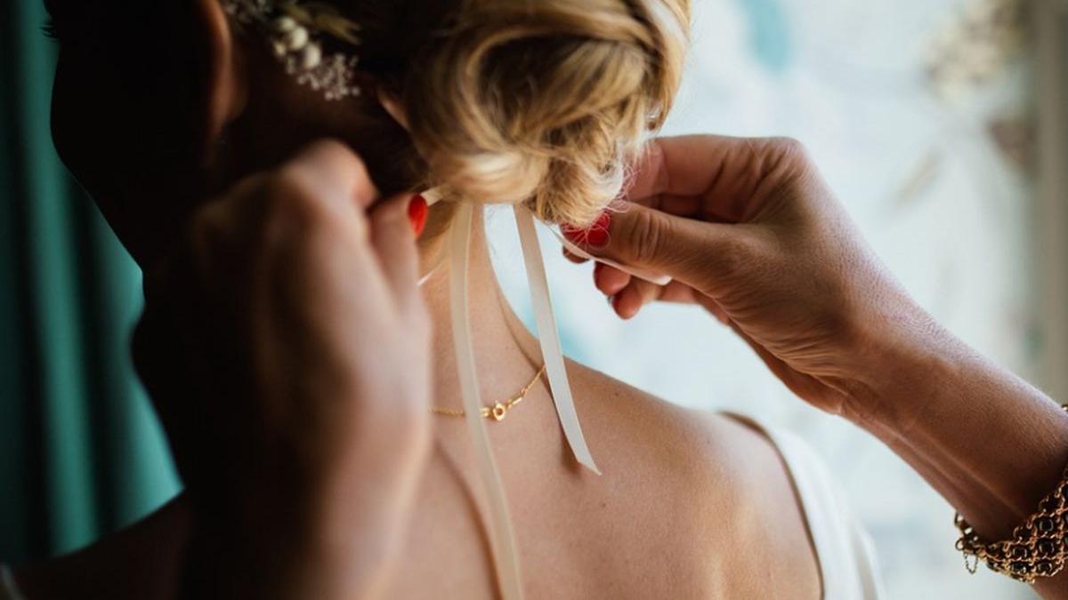 tocmai se casatorise si era cea mai fericita zi din viata ei femeia a mers cu cativa prieteni la un