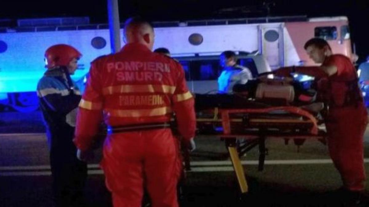 barbatul statea pe peronul garii din timisoara era abatut si cu privirea pierduta in zare apoi a