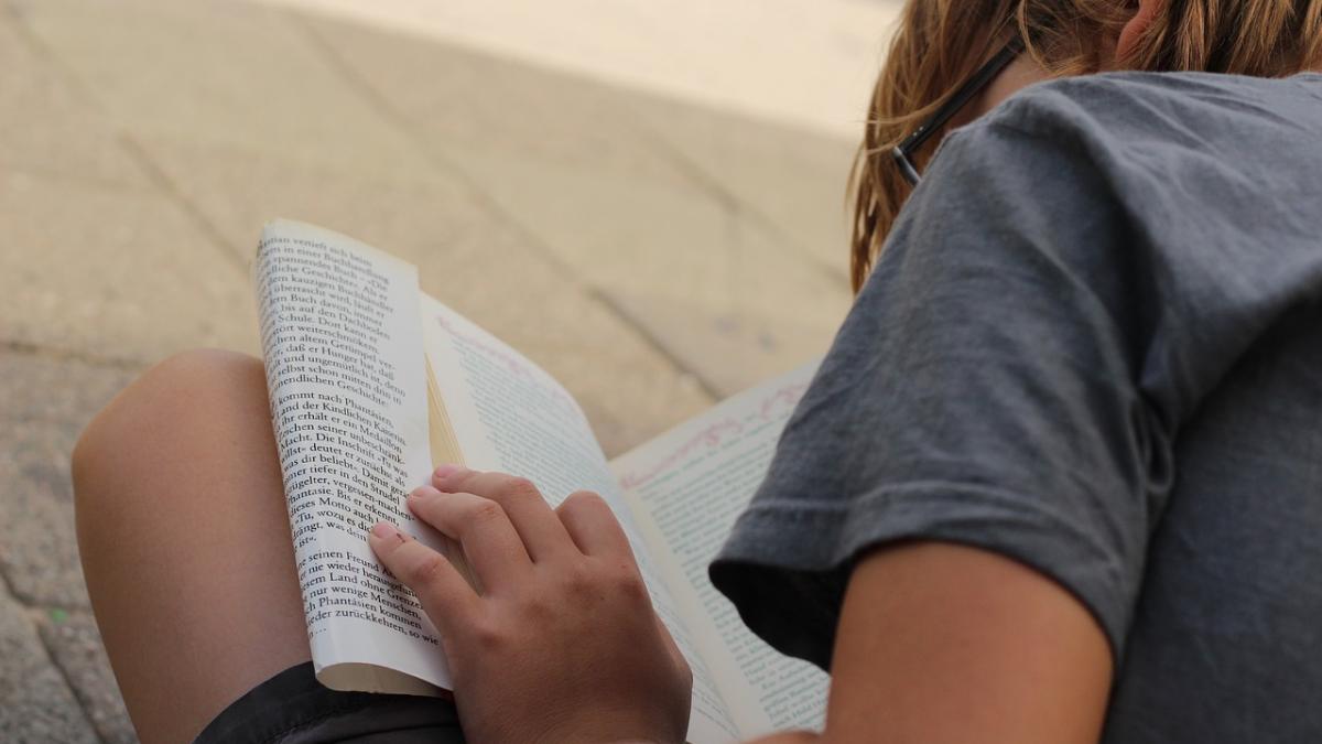 drama unui copil din satu mare are 8 ani dar a fost refuzat de toate scolile din judet din cauza