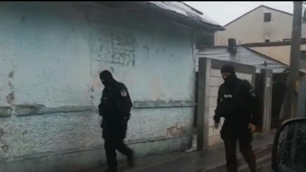 perchezitii la o retea de proxeneti si pedofili din capitala