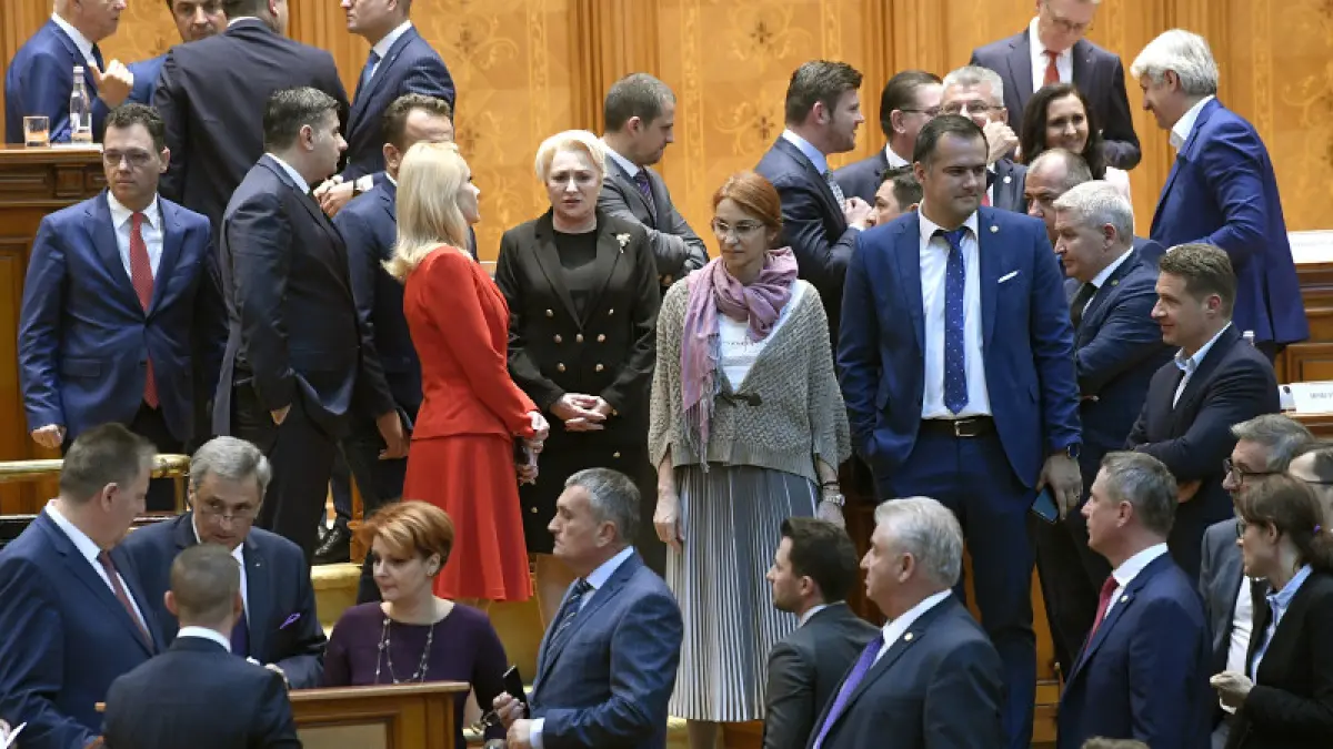 ce faceau doi deputati in timpul motiunii de cenzura cei din jur au crezut ca nu vad bine
