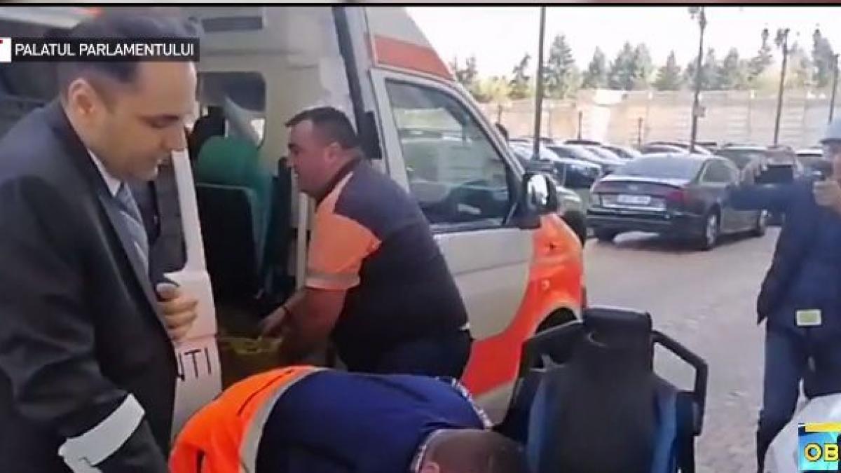 motiune de cenzura un senator va fi adus cu ambulanta pentru a vota motiunea