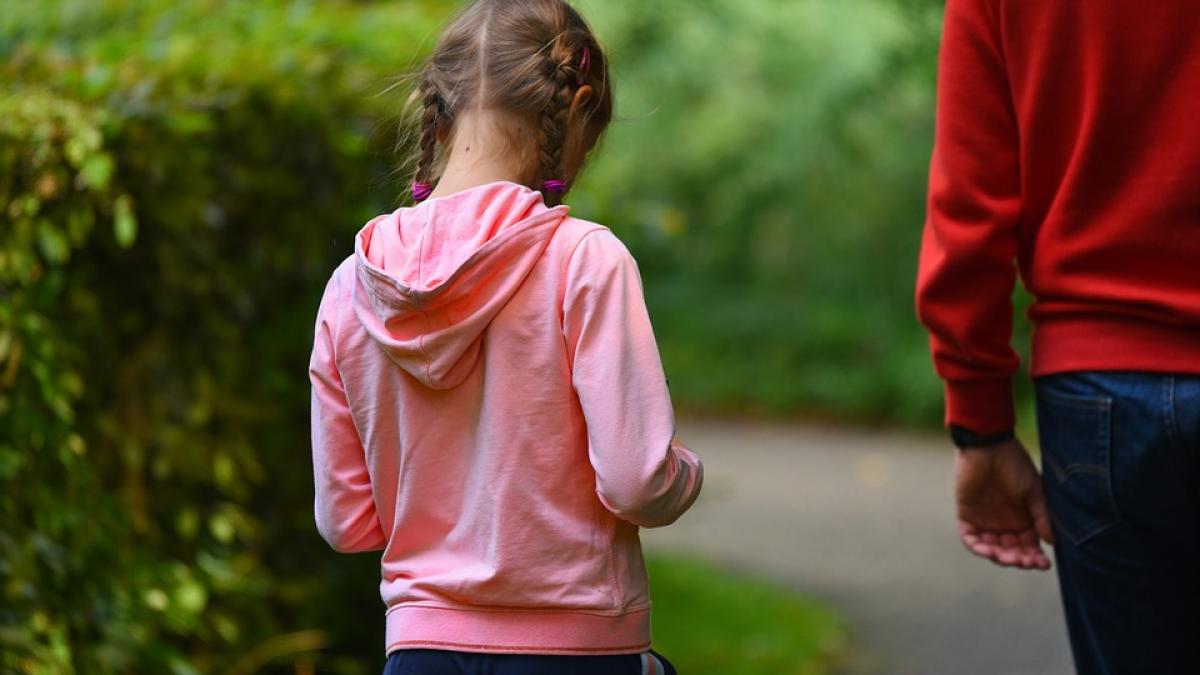 nu si putea permite un cadou de ziua fiicei sale dar darul barbatului pentru adolescenta de 13 ani