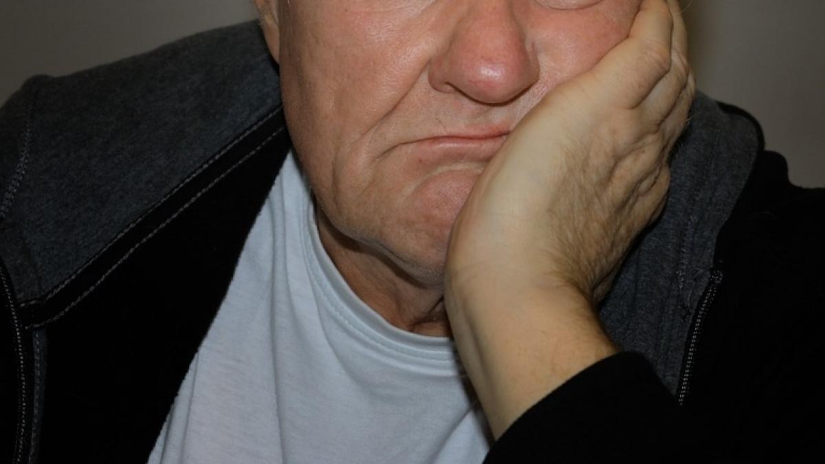 Primele semne ale accidentului cerebral vascular. Mergeți urgent la medic dacă observați aceste simptome!