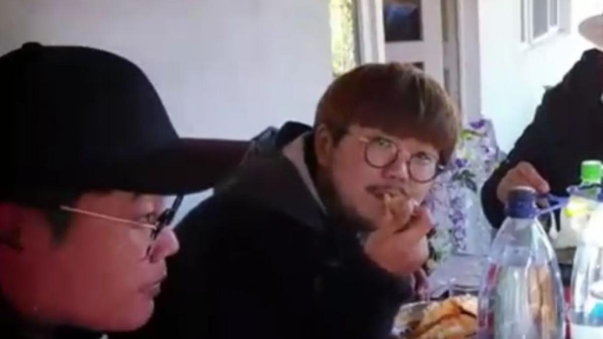 doi jurnalisti din coreea de sud au venit in romania pentru un documentar turistic dupa 45 de zile