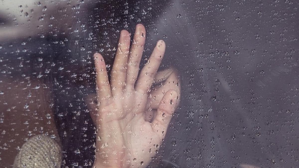 femeia isi crestea singura cei doi copii dupa ce a divortat de sotul sau dar luni dupa amiaza