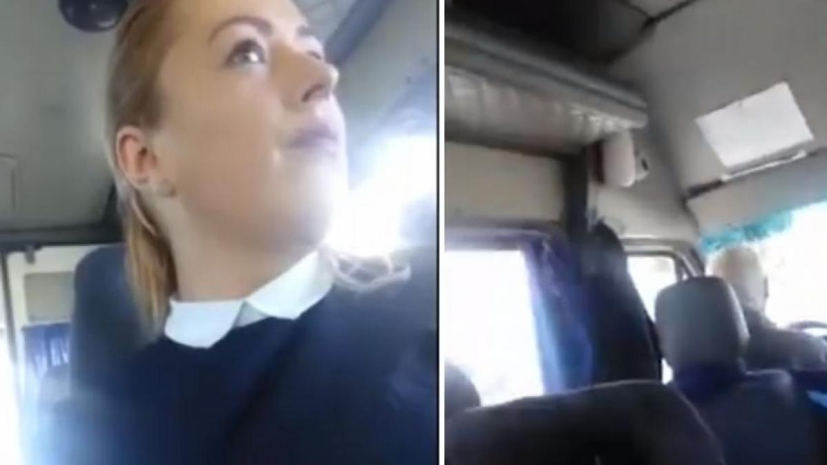 o femeie a fost injurata ca la usa cortului de soferul unui microbuz du te dracu de proasta ce ii