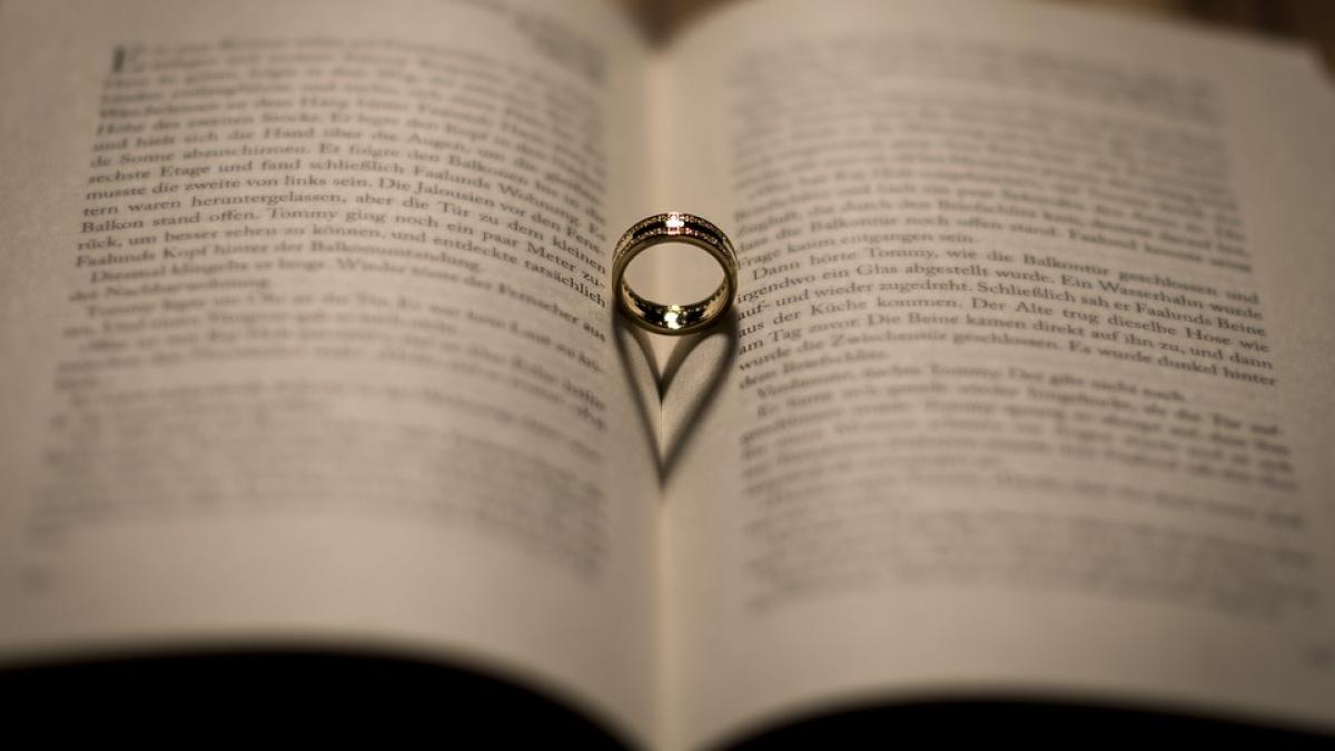 si a aruncat din greseala inelul de logodna la gunoi a urmat apoi ceva cu totul neasteptat e ca si