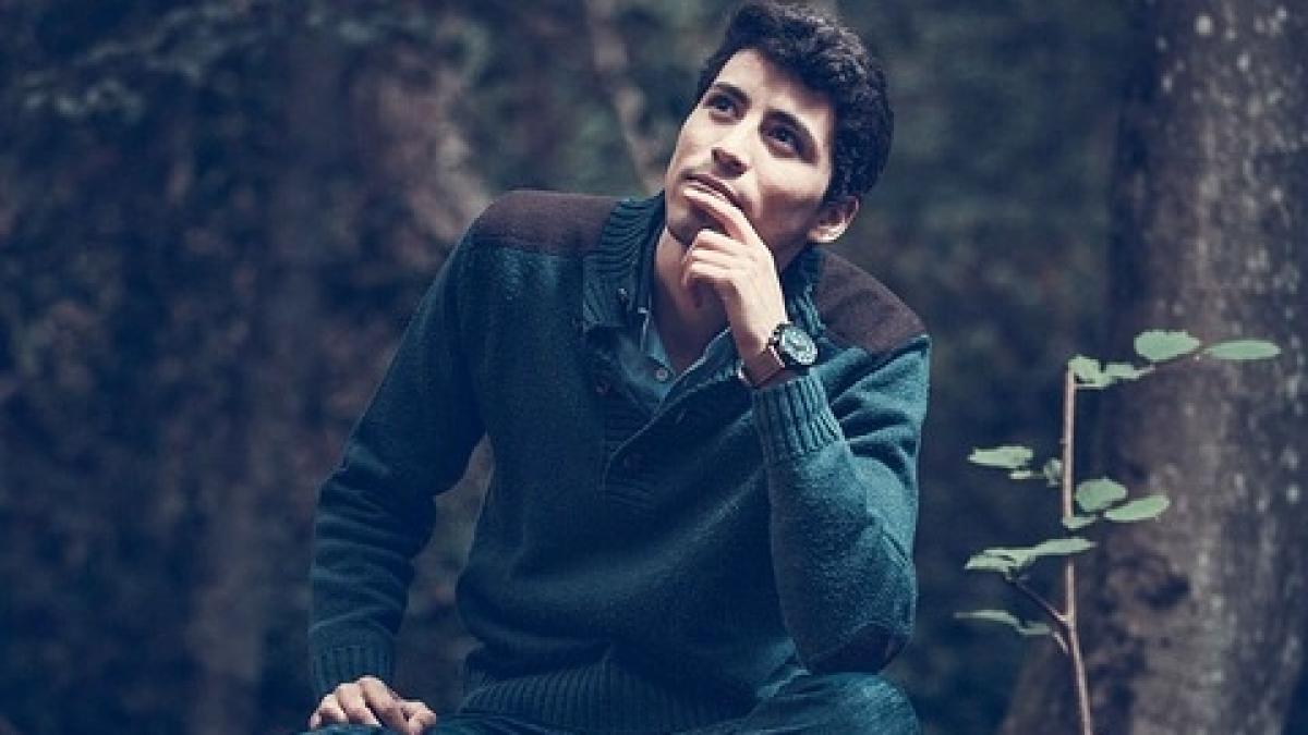 un tanar dezorientat a intrat intr un local cum nu stia sa spuna mare lucru oamenii au chemat