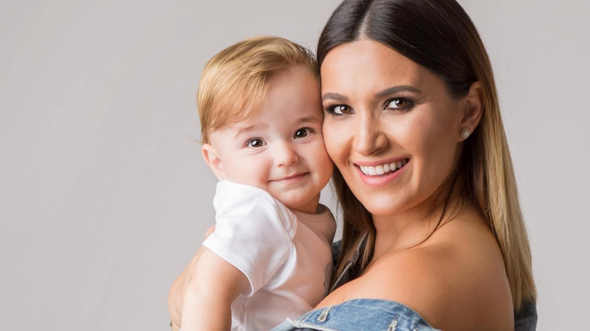 ela craciun lanseaza 12 luni fara griji cartea considerata abecedarul mamicilor din romania