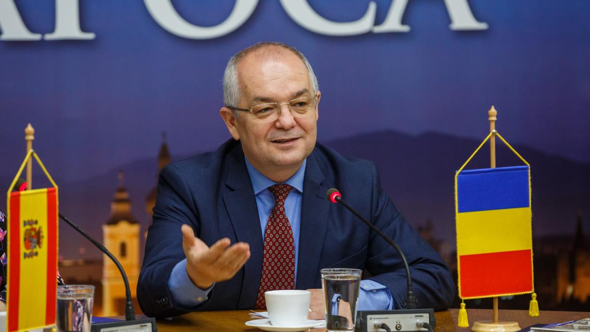 lapte si miere la primaria cluj napoca emil boc are salariu comparabil cu cel al presedintelui