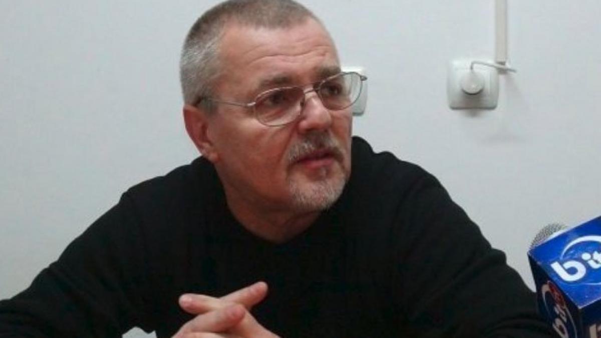 profesorul din pascani a poftit la una din elevele sale care a depus plangere impotriva sa in sala