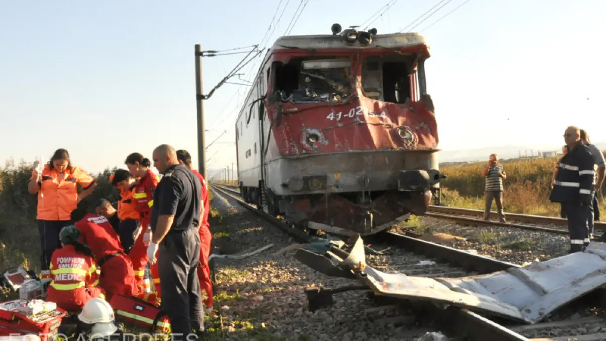 doi oameni au murit dupa ce masina lor a fost lovita de tren in dambovita