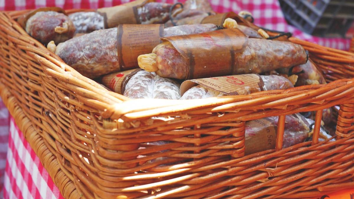 florin s a dus sa lucreze intr o fabrica de mezeluri din germania cand a intrat in incinta a crezut