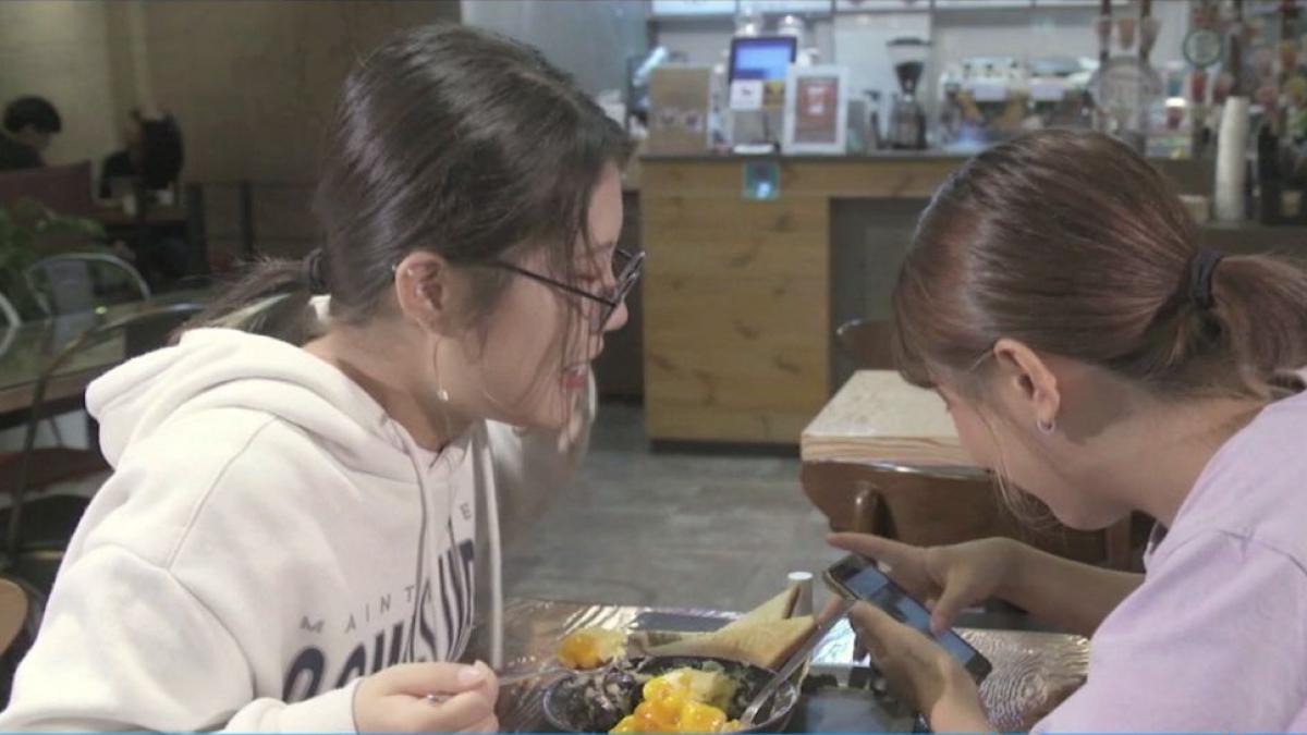 telefonul mobil creeaza dependenta ce spun expertii despre aceasta problema globala